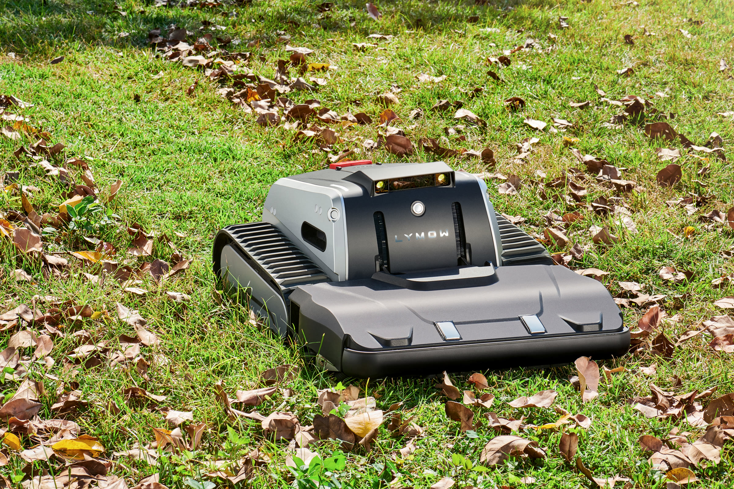 Lymow One Plus mulching leaves