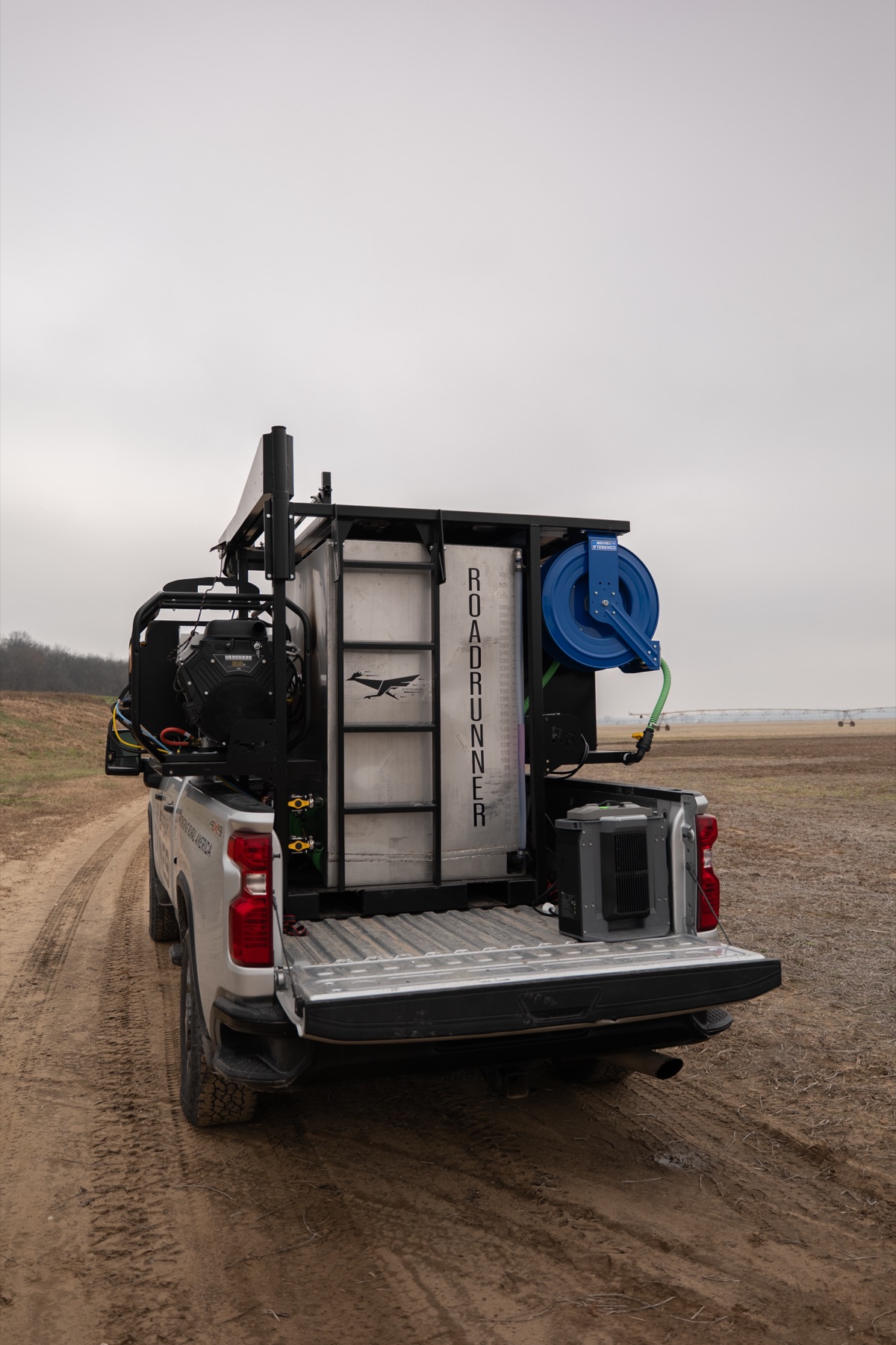 RoadRunner 350 side equipment detail